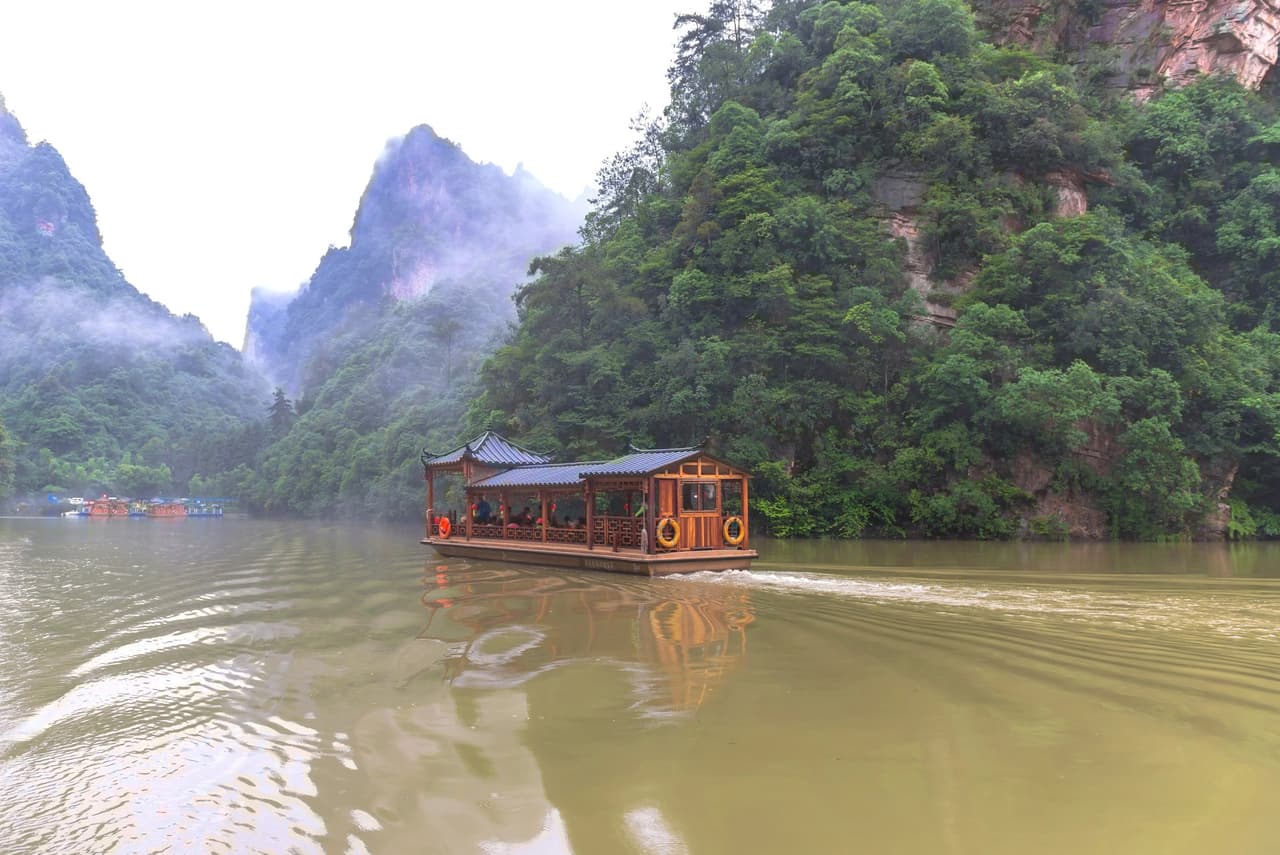ล่องเรือทะเลสาบเป่าเฟิ่งหู