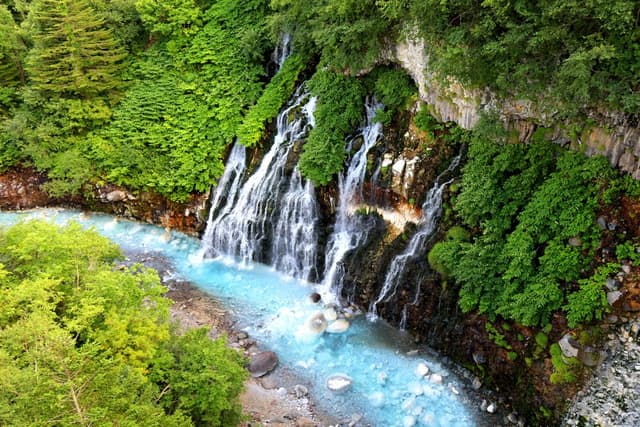 น้ำตกชิราฮิเกะ (Shirahige Waterfall)