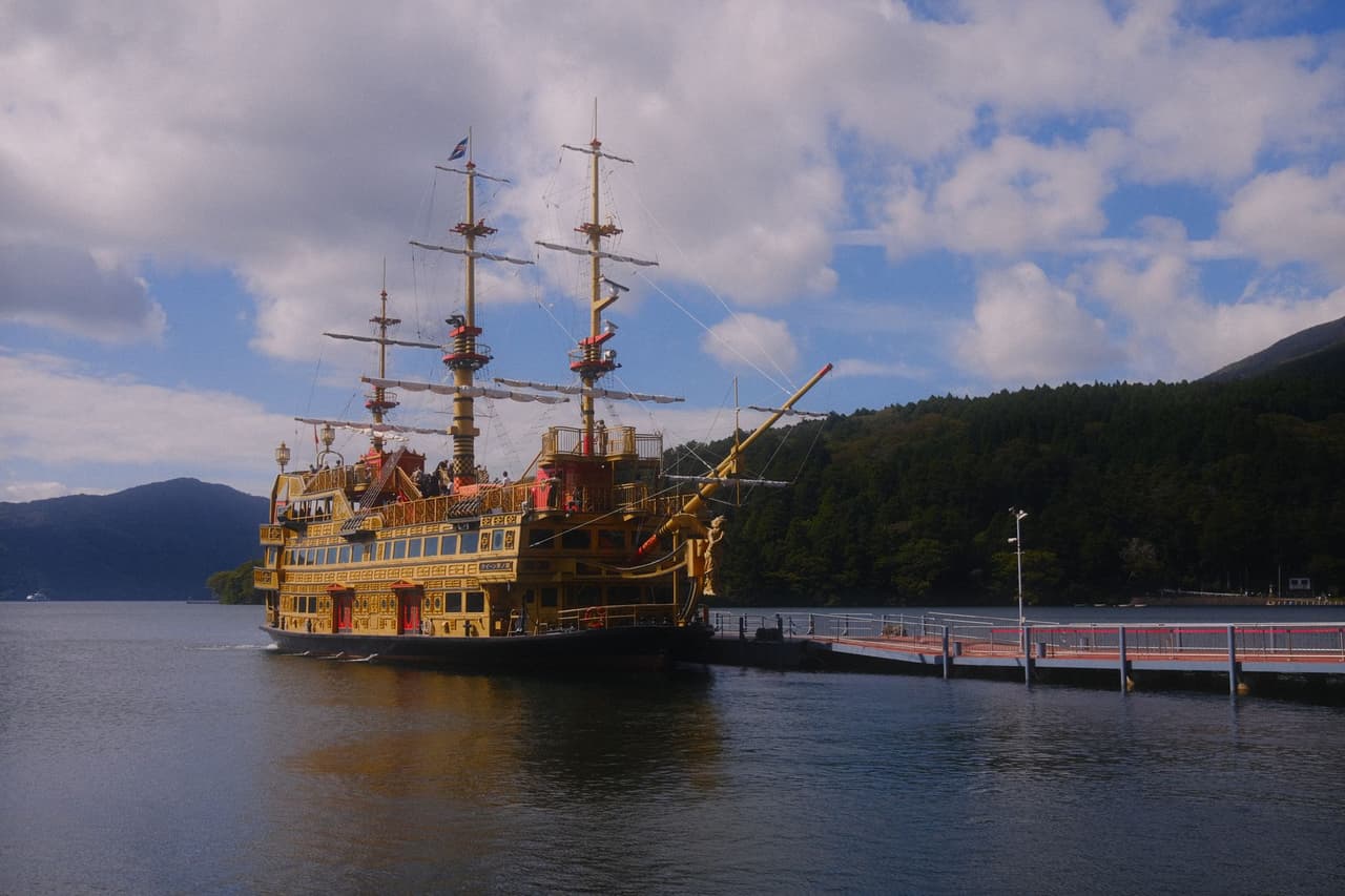 ล่องเรือโจรสลัดทะเลสาบอาชิ (Lake Ashi Pirate Ship)