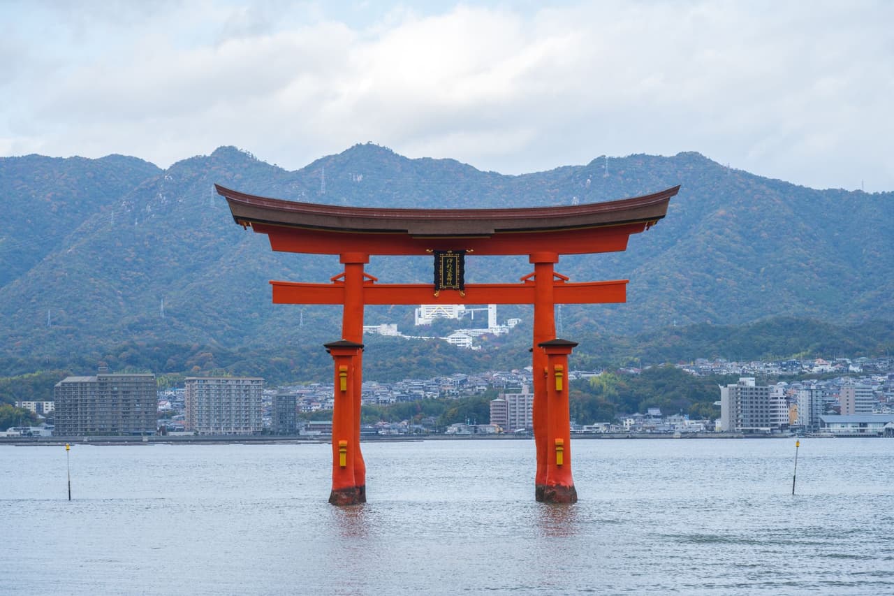 ศาลเจ้าอิสึคุชิมะ (Itsukushima Shrine)