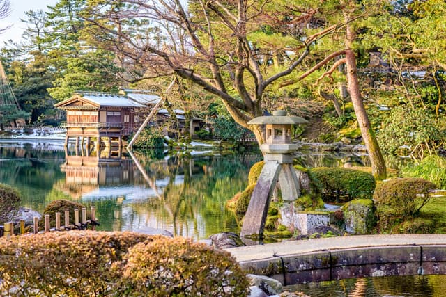 สวนเคนโระคุเอ็น (Kenrokuen Garden)