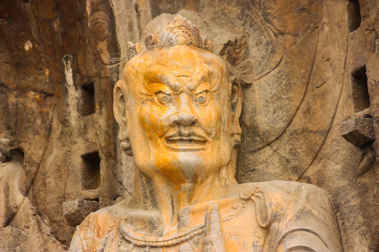 ถ้ำหลงเหมิน (Longmen Grottoes)