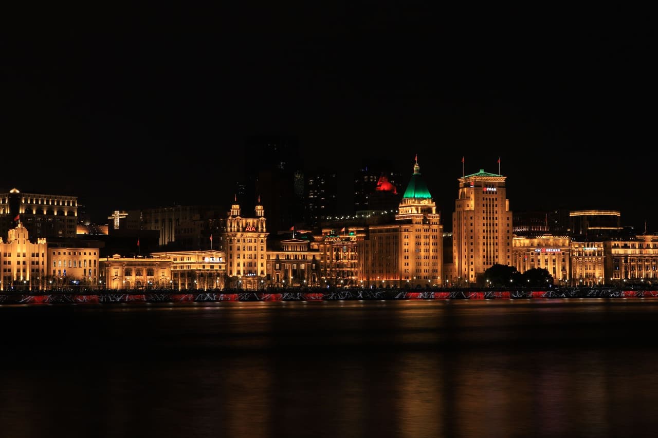 หาดไว่ทาน (The Bund Wai Tan)