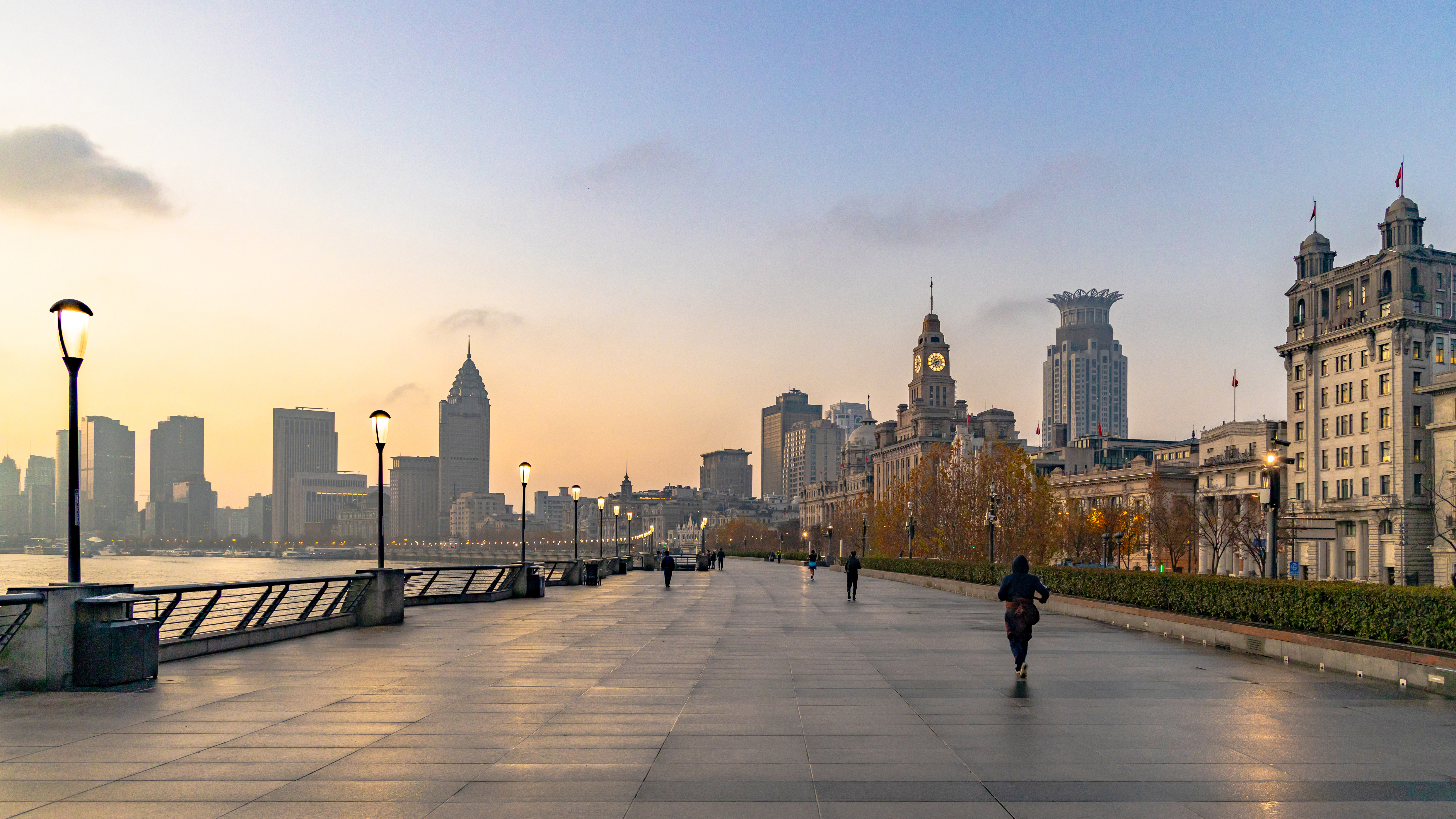 หาดไว่ทาน (The Bund Wai Tan)